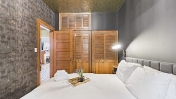 3 quartos, ferros/tábuas de passar roupa, berço de viagem