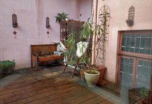 المنطقة المحيطة بالمنشأة