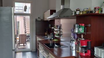 Refrigerador, microondas, horno y parrilla de estufa