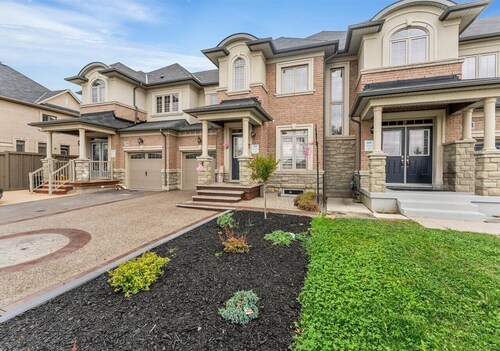 Spacious 3BR Home | Sleeps 8 | Central Brampton