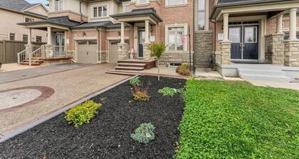 Spacious 3BR Home | Sleeps 8 | Central Brampton