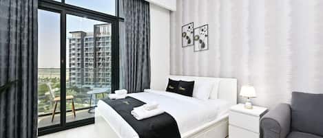 Työpöytä, silitysrauta/-lauta, Wi-Fi, vuodevaatteet