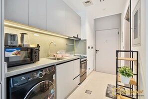 Fridge, microwave, oven, stovetop