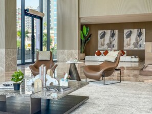 المنشأة من الداخل