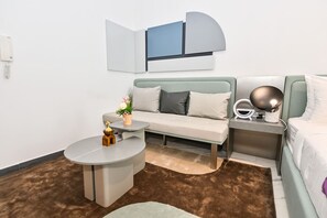 TV - Charming Studio in Mag City (Dubai)