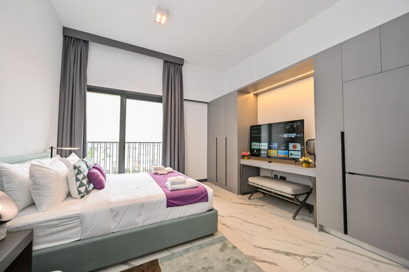 1 makuuhuone, työpöytä, silitysrauta/-lauta, Wi-Fi