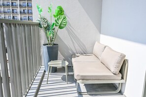 Property grounds - Charming Studio in Mag City (Dubai)