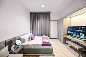 1 bedroom, desk, iron/ironing board, WiFi - Charming Studio in Mag City (Dubai)