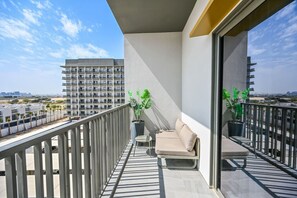 Property grounds - Charming Studio in Mag City (Dubai)