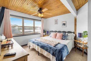 5 bedrooms, desk, iron/ironing board, free WiFi