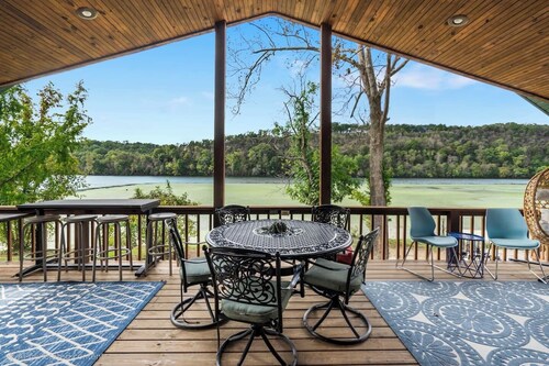Branson - Lakefront - Sleeps 15pp - Groovy YKnot Lodge
