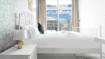 3 Schlafzimmer, Schreibtisch, Bügeleisen/Bügelbrett, WLAN