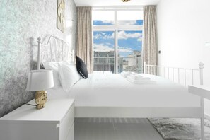 3 Schlafzimmer, Schreibtisch, Bügeleisen/Bügelbrett, WLAN