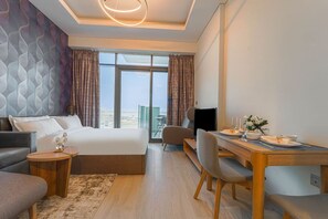 Tabla de planchar con plancha, wifi y ropa de cama 