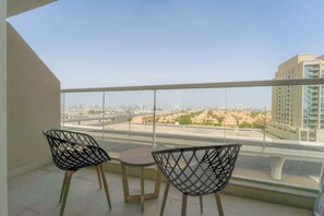 Terrace/patio - Tranquil Studio in Al Furjan, deleguest (Dubai)
