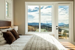 Tabla de planchar con plancha, wifi gratis y ropa de cama 