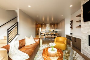Smart TV, fireplace