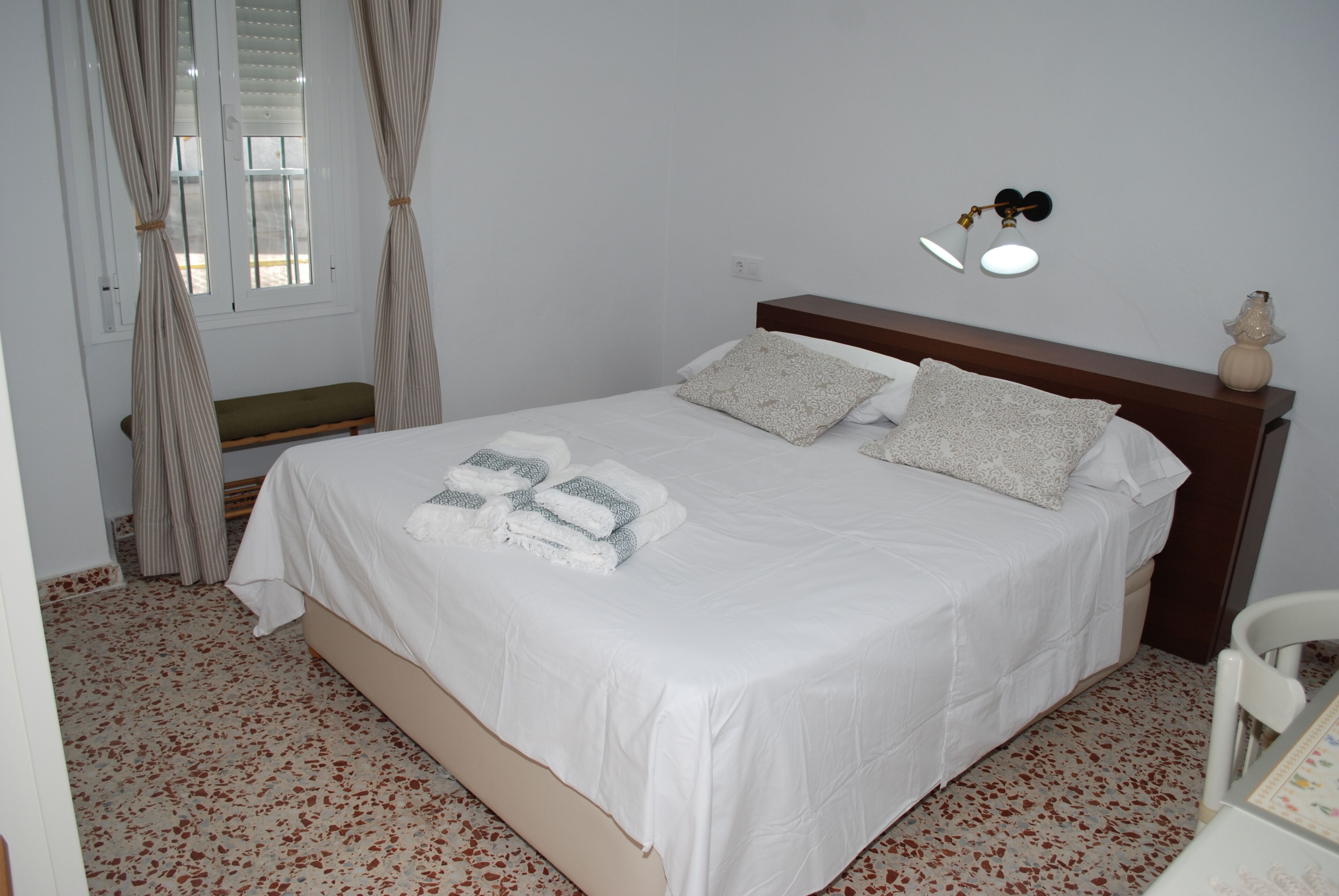 2 chambres, fer et planche à repasser, Wi-Fi, draps fournis