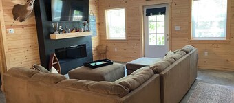 Cozy Cabin with hot tub, just minutes from Nolin lake and Mammoth Cave park!