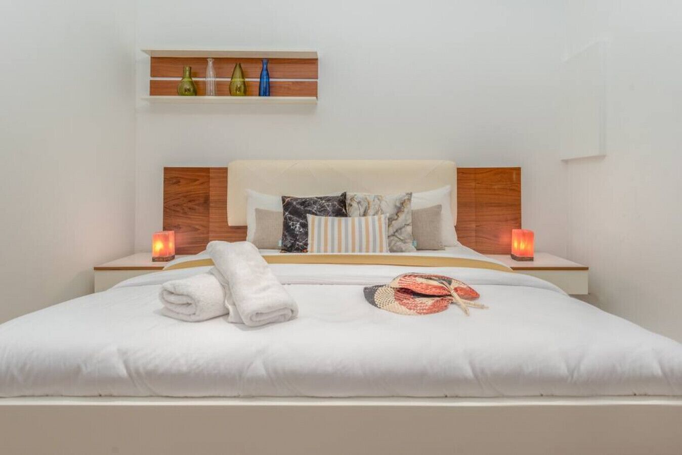 Departamento, 1 cama matrimonial, cocina, vista a la ciudad | Cortinas blackout, tabla de planchar con plancha y wifi gratis 