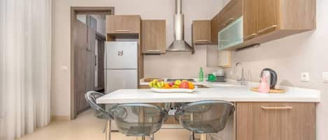 Apartment, 1 Double Bed, Kitchen, City View | Private kitchenette | Full-size fridge, microwave, oven, stovetop