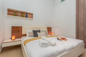 Căn hộ, 1 giường đôi, bếp, quang cảnh thành phố | Màn/rèm cản sáng, bàn ủi/dụng cụ ủi quần áo