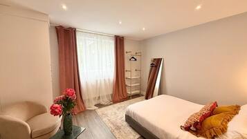 2 bedrooms, iron/ironing board, Internet, bed sheets