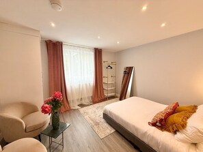 2 habitaciones, tabla de planchar con plancha, internet y ropa de cama 