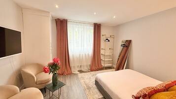 2 bedrooms, iron/ironing board, Internet, bed sheets