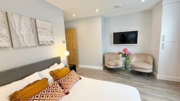 2 bedrooms, iron/ironing board, Internet, bed sheets