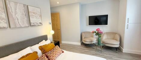 2 bedrooms, iron/ironing board, internet, bed sheets