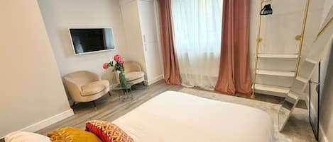 2 dormitorios, tabla de planchar con plancha, Internet y ropa de cama