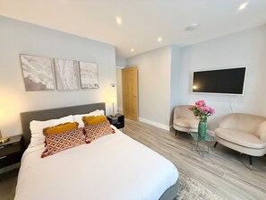 2 bedrooms, iron/ironing board, Internet, bed sheets