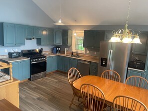 Microondas, horno, parrilla de estufa y lavavajillas 