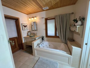 Shower, jetted tub, hair dryer, towels