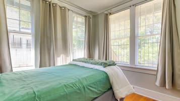 3 bedrooms, iron/ironing board, Internet, bed sheets