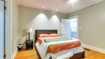 3 slaapkamers, een strijkplank/strijkijzer, internet, beddengoed