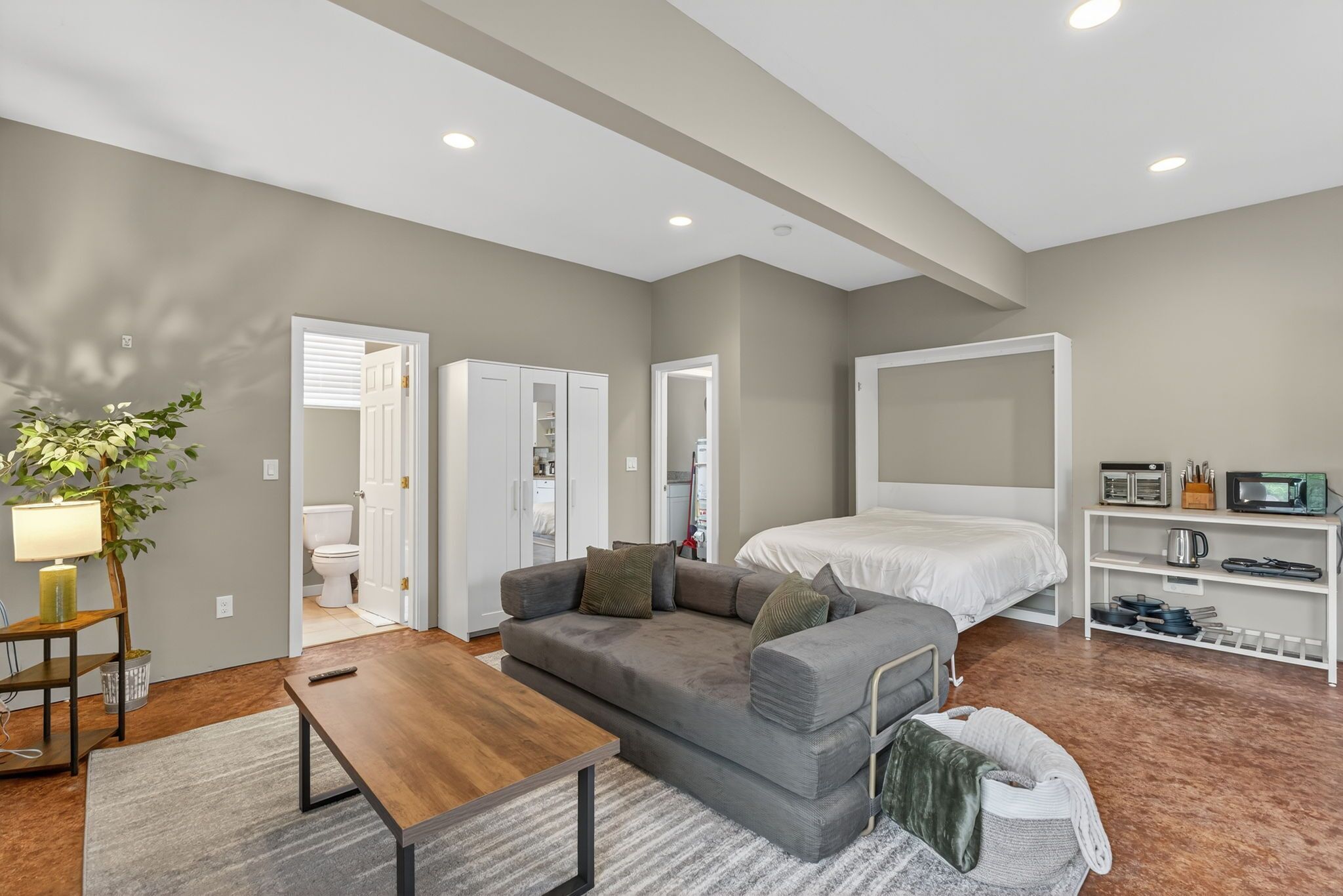 3 soverom, skrivebord, wi-fi (inkludert) og sengetøy