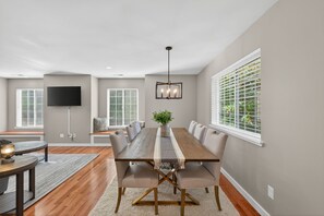 Dining - The Hideaway Retreat, Two Kitchens, Near Golf (Portland)