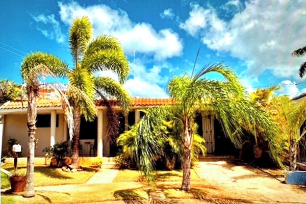 Fachada de la propiedad