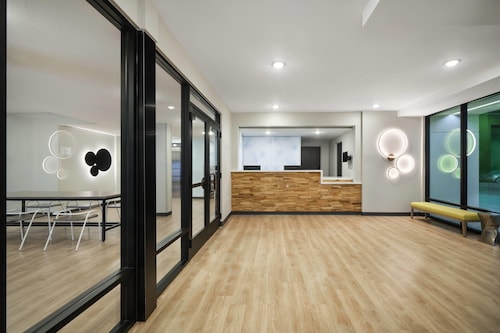 ECHO Suites Extended Stay by Wyndham Springfield Airport PLZ