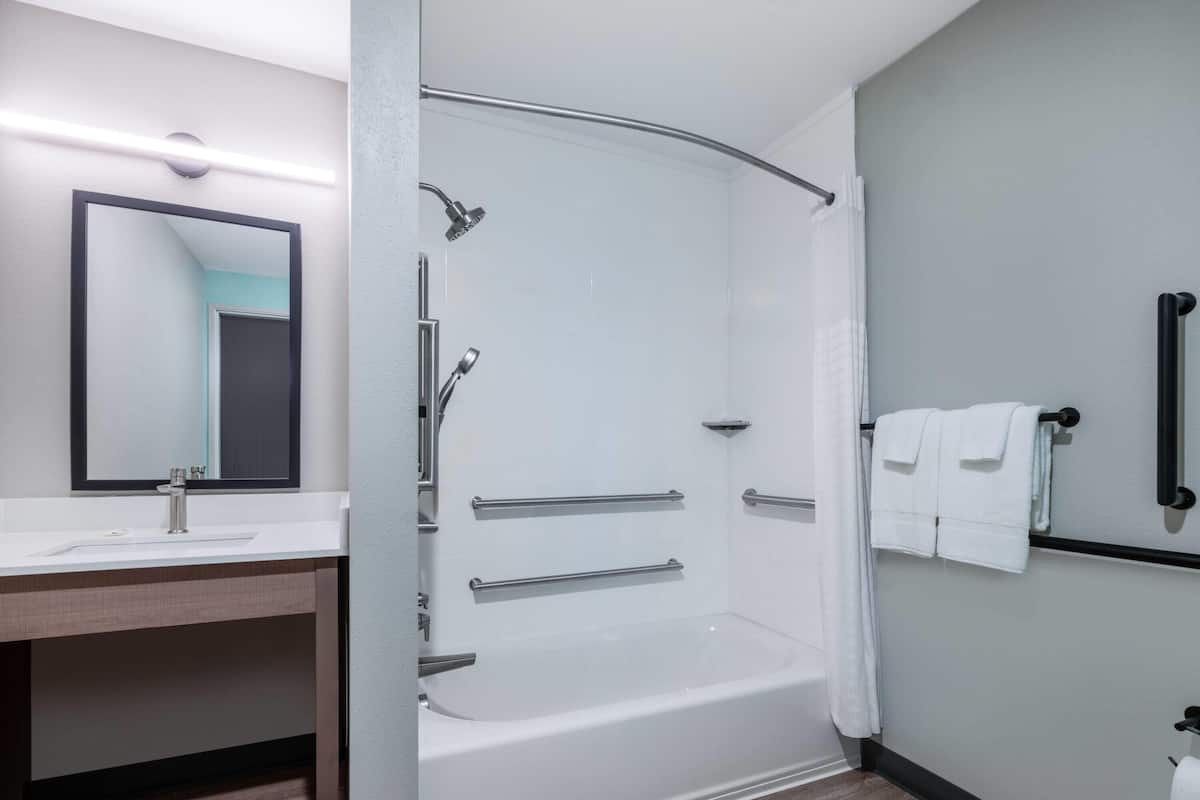 客房, 1 張加大雙人床, 身障無障礙空間, 非吸煙房 (Mobility, Bathtub W/grab Bars) | 浴室