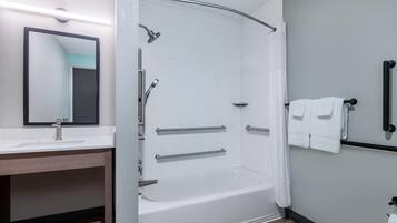 Camera, 1 letto queen, accesso in sedia a rotelle, non fumatori (Mobility, Bathtub W/grab Bars) | Bagno | Asciugamani