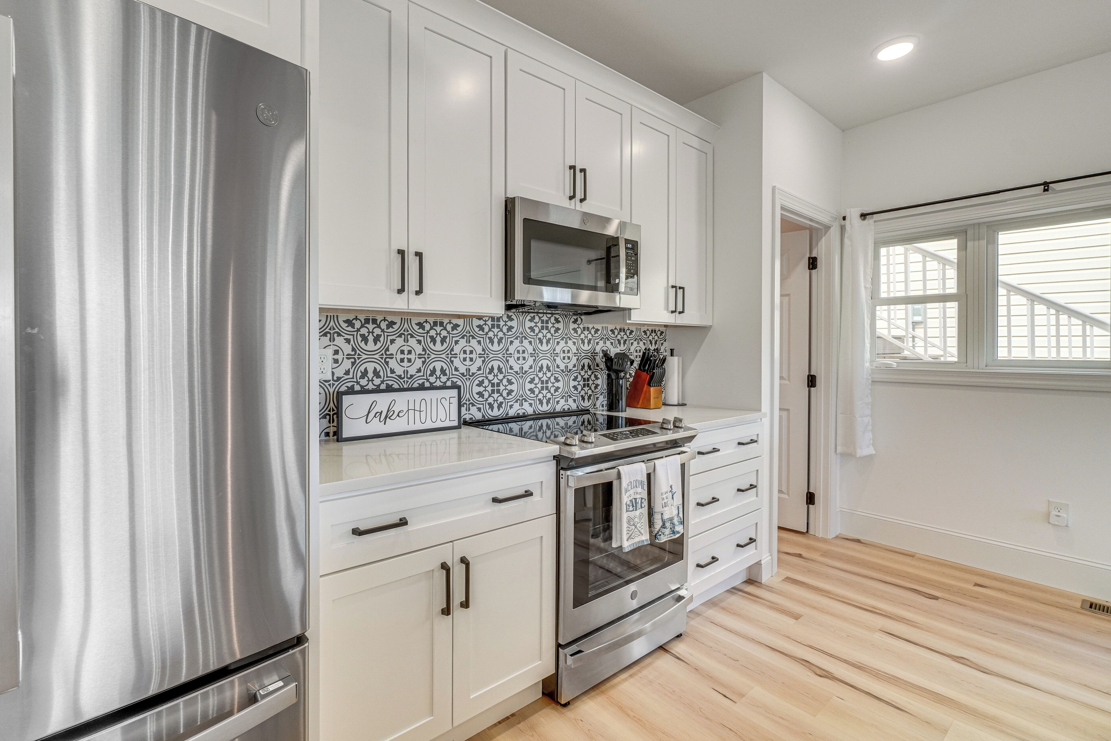 Refrigerador, microondas, parrilla de estufa y lavavajillas 