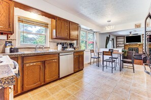 Fridge, microwave, stovetop, dishwasher
