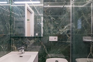 Unclassified image, 2 of 24, button