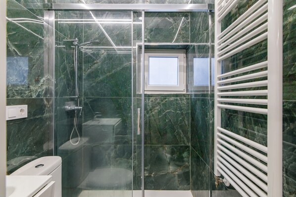 Unclassified image, 1 of 23, button - Masstige III in Santander (Santander)