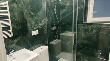 Shower, hair dryer, towels