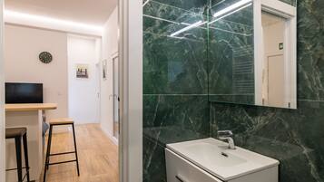 Doccia, asciugacapelli, asciugamani