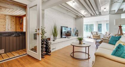 Cabin w/ Halstead Bay Access: Hot Tub, Sauna, Dock